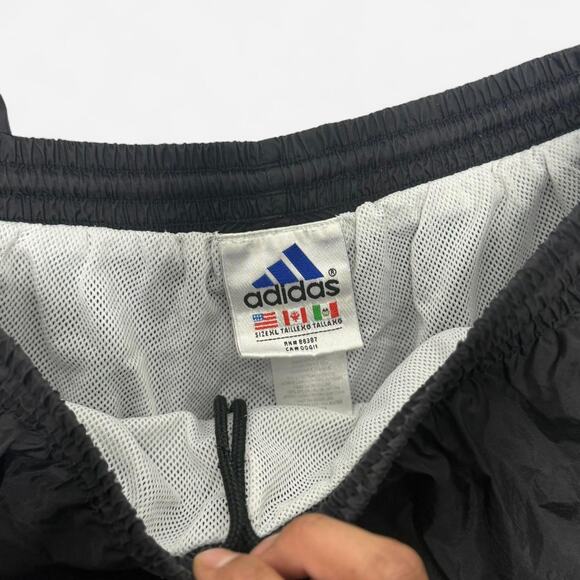 AdidasBlack Windbreaker Track Pants Men’s XL Zip Ankle 2000s Y2K - Picture 4 of 6